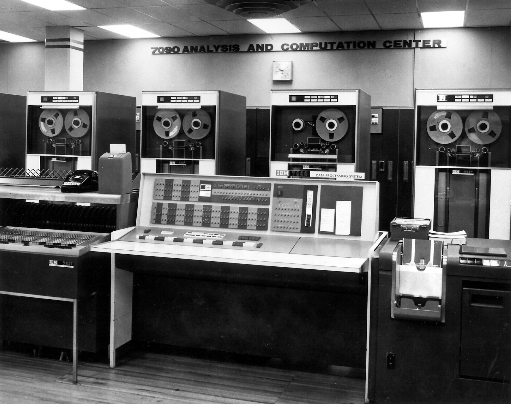 Ас эвм. IBM 7090 ЭВМ. Мэйнфреймы IBM 1960. Мэйнфрейм IBM 7090. Компьютере IBM 7090/7094..