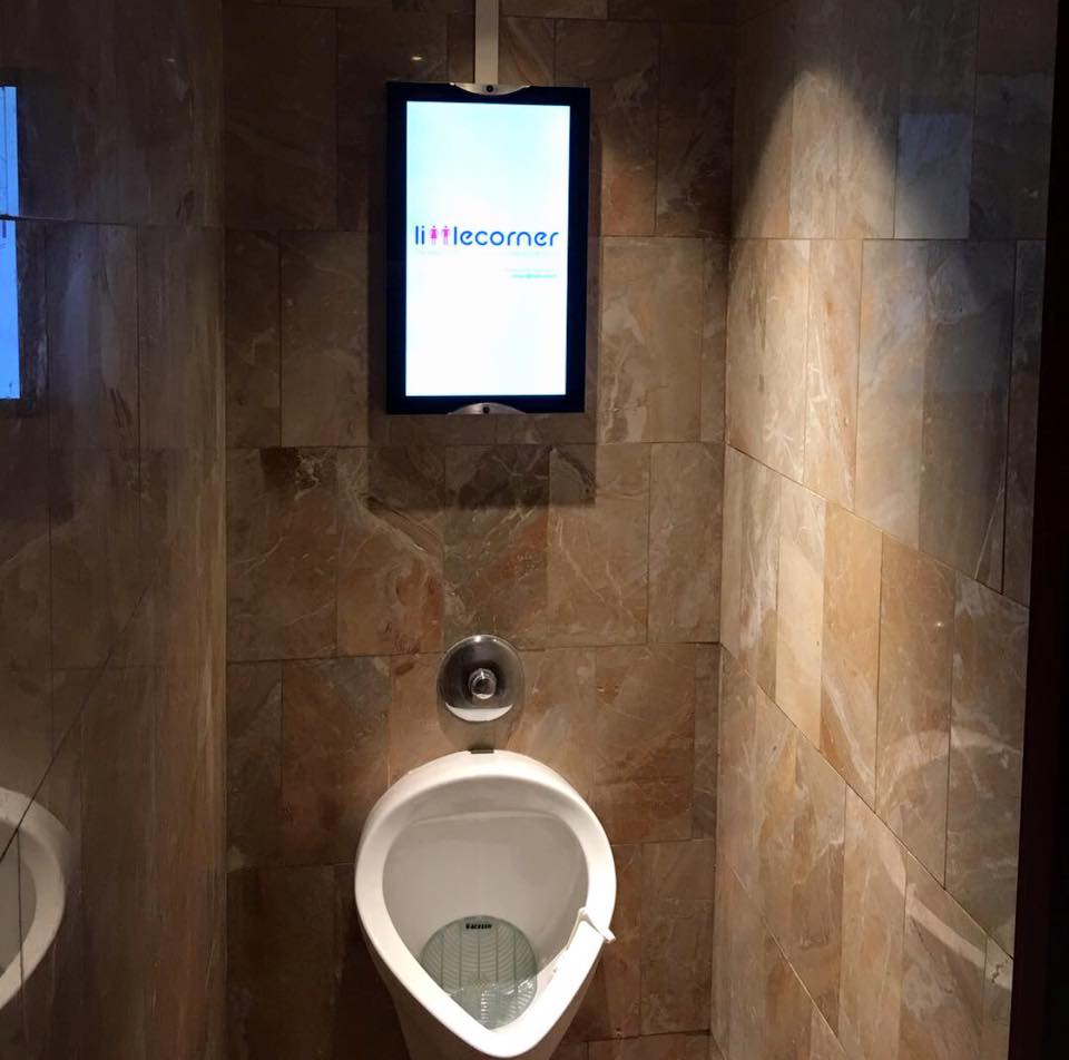 littlecorner startup adtech toilette publicité
